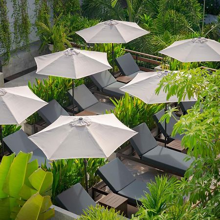 Eightfold Urban Resort Siem Reap Eksteriør billede The pool at the hotel
