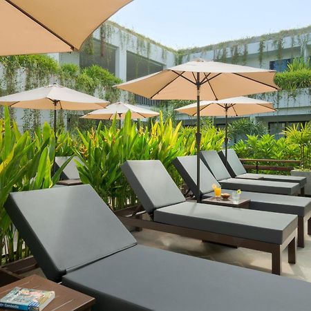 Eightfold Urban Resort Siem Reap Eksteriør billede Pool Deck