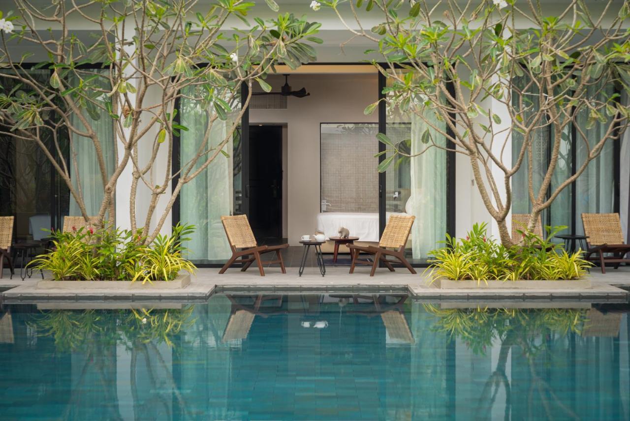 Eightfold Urban Resort Siem Reap Eksteriør billede The pool at the hotel