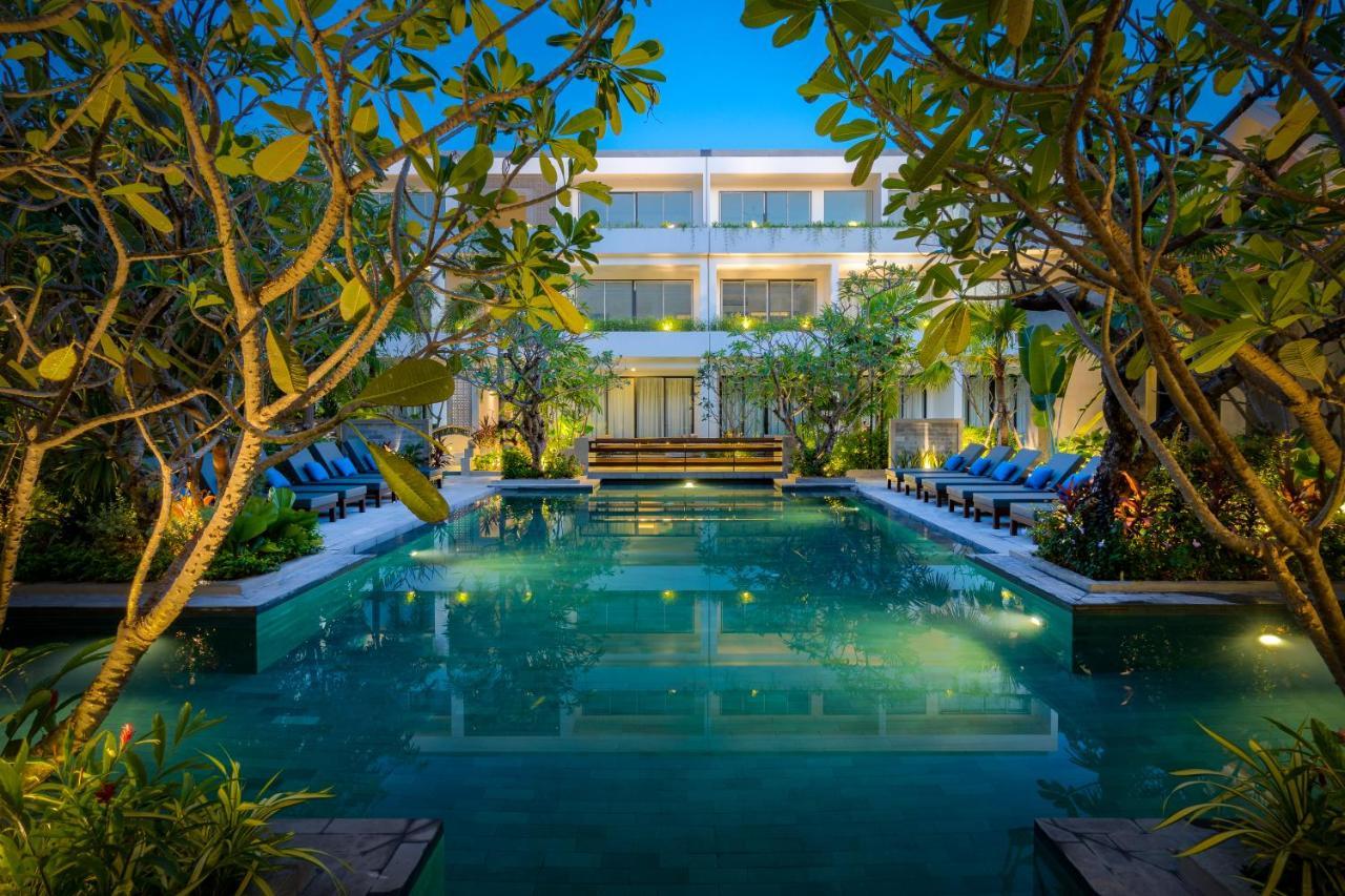 Eightfold Urban Resort Siem Reap Eksteriør billede The hotel's swimming pool