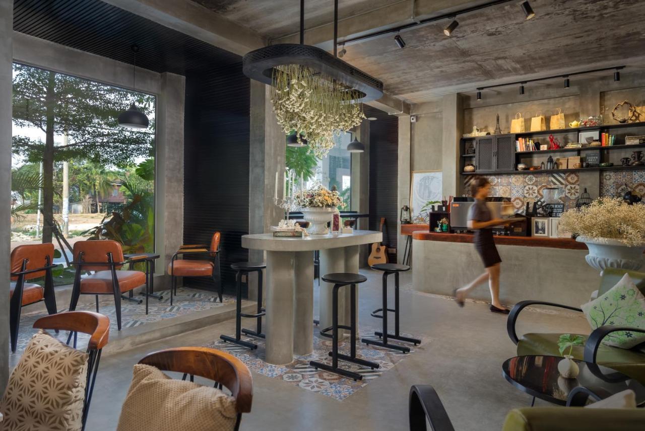Eightfold Urban Resort Siem Reap Eksteriør billede Interior of a coffee shop in Bangkok, Thailand