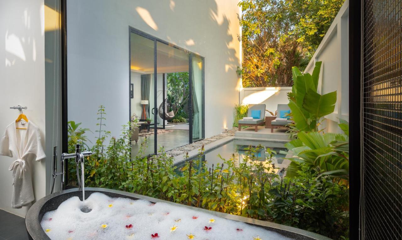 Eightfold Urban Resort Siem Reap Eksteriør billede A private spa at a hotel