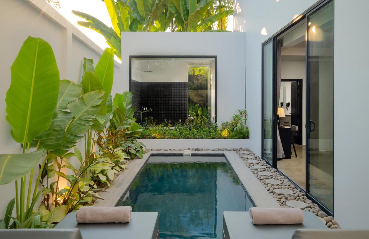 Eightfold Urban Resort Siem Reap Eksteriør billede A private pool at a hotel
