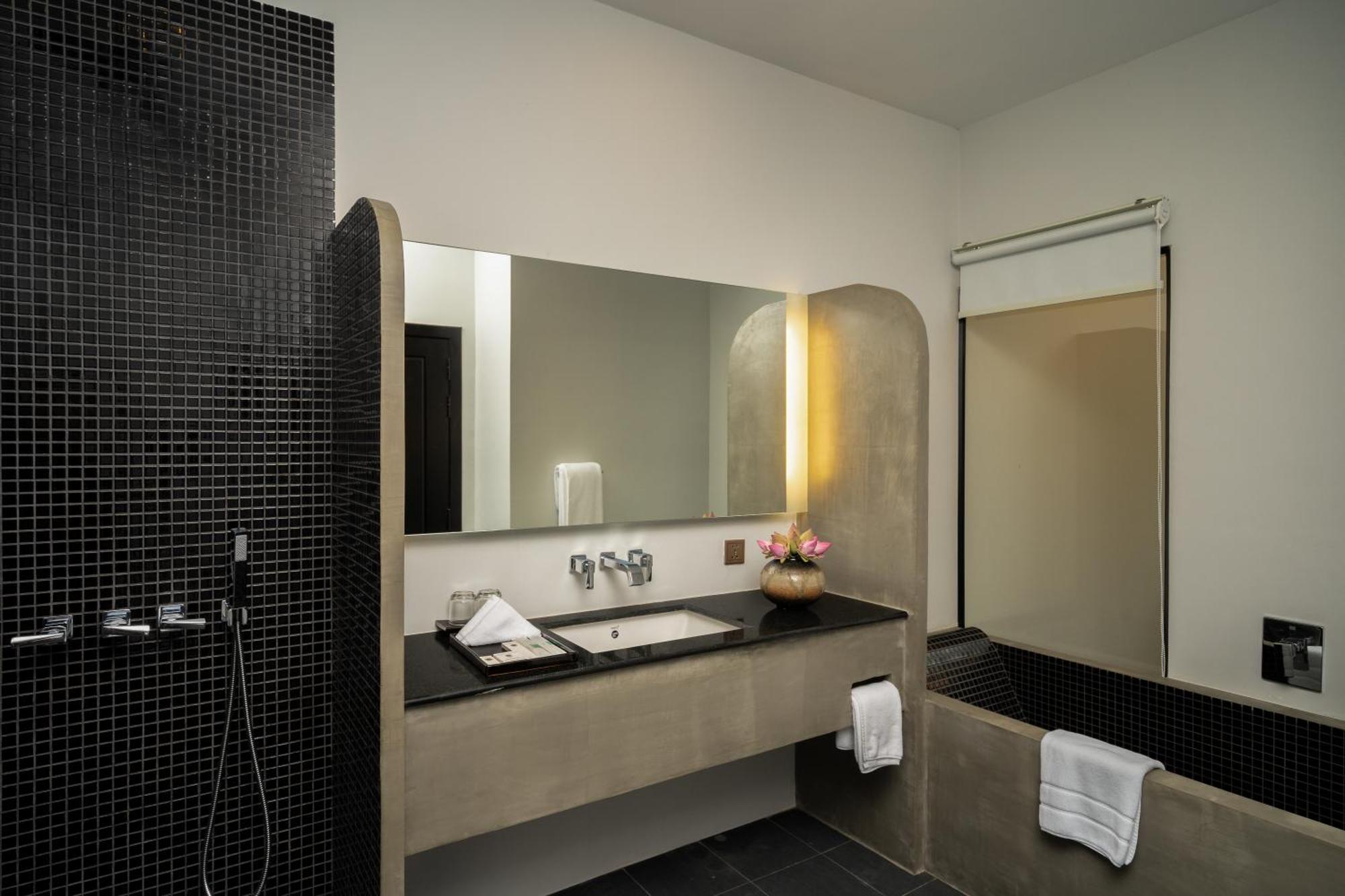 Eightfold Urban Resort Siem Reap Værelse billede Bathroom