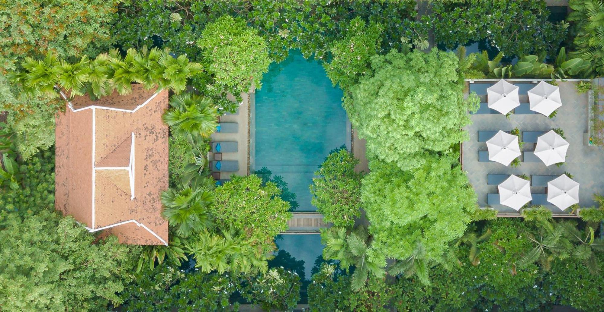 Eightfold Urban Resort Siem Reap Eksteriør billede Aerial view of the pool at the hotel